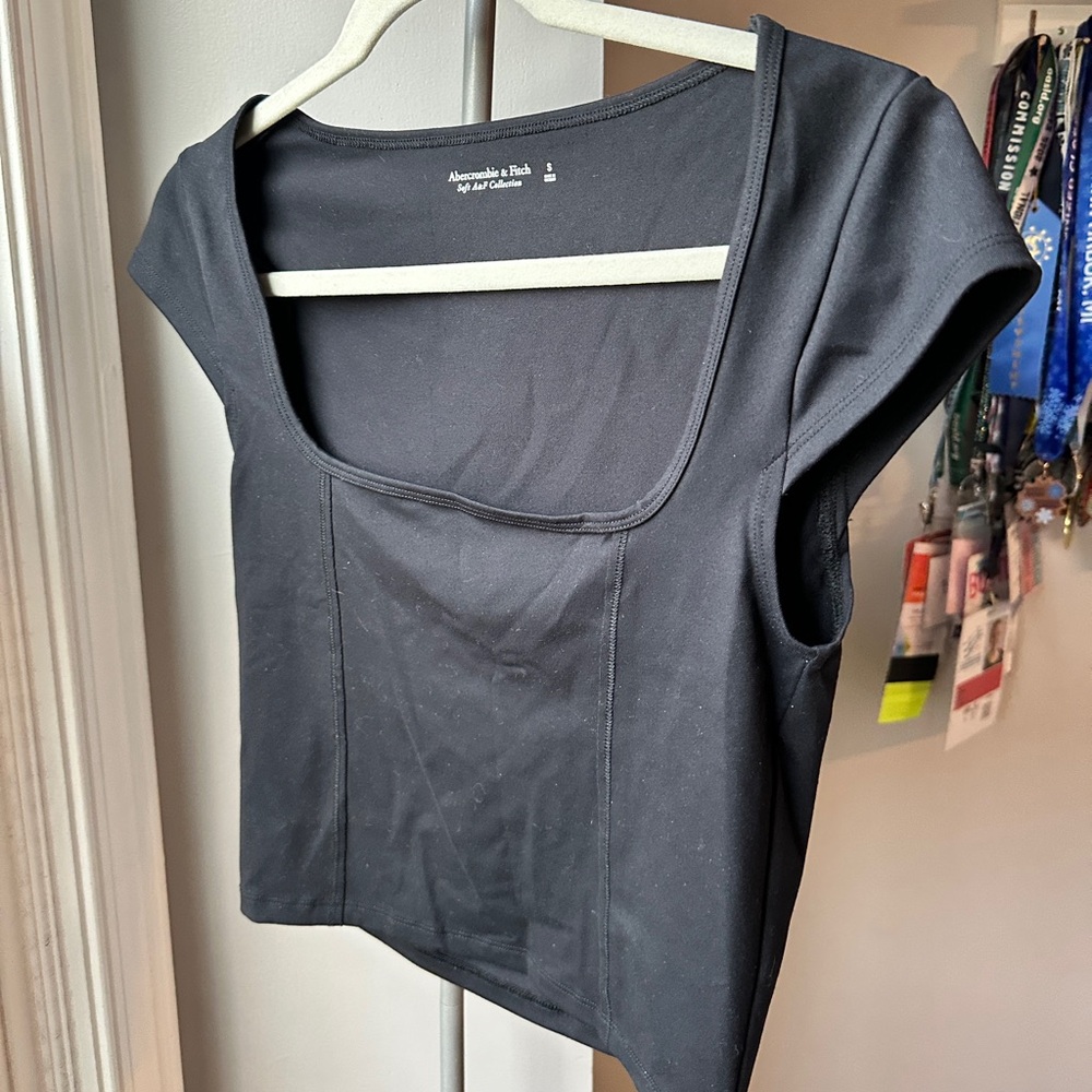 Abercrombie & Fitch Gray Fitted Crop Top